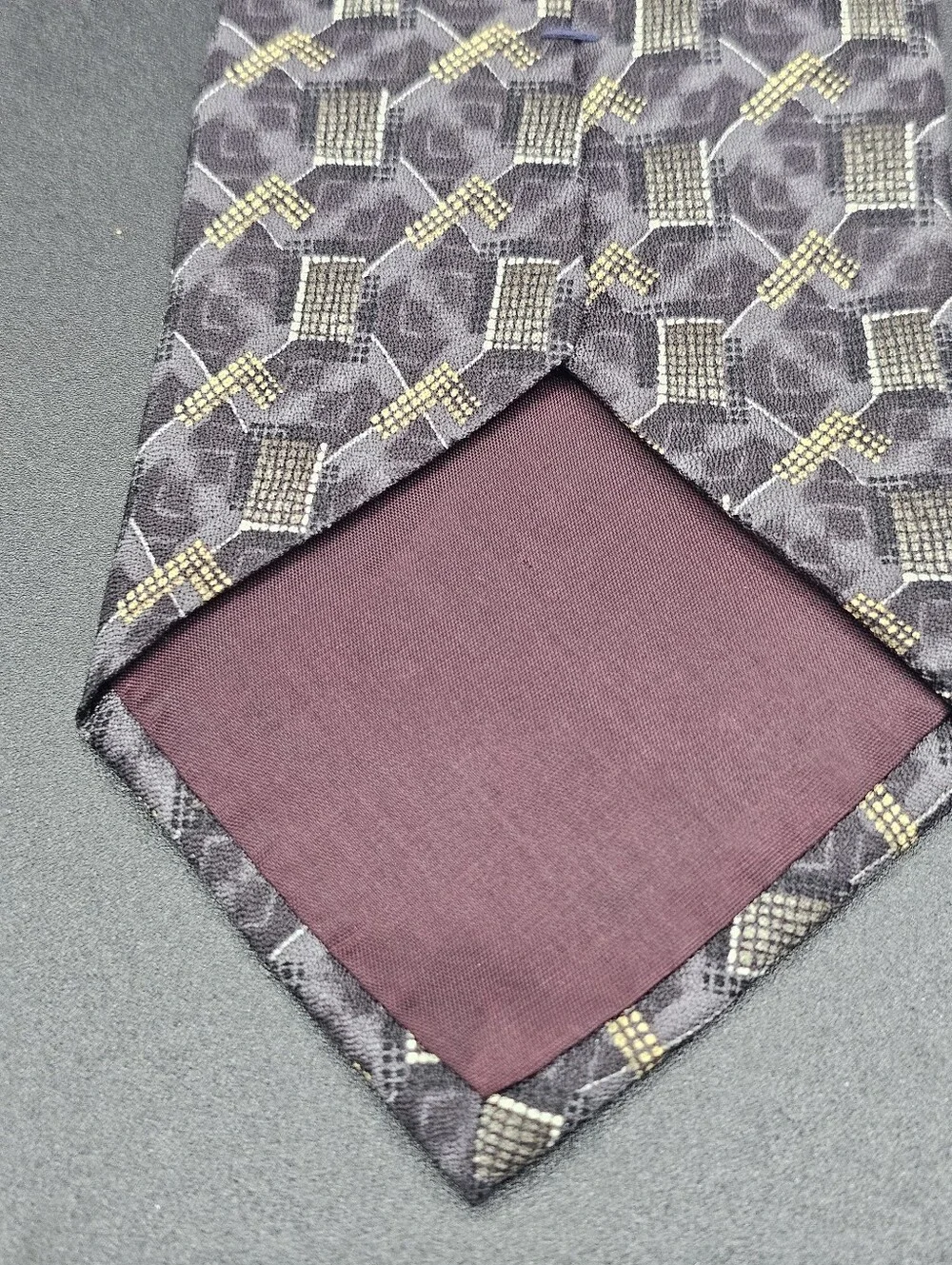 Henry Grethel Men's Charcoal Gray Gold Geometric Pattern Silk Necktie Made in US
